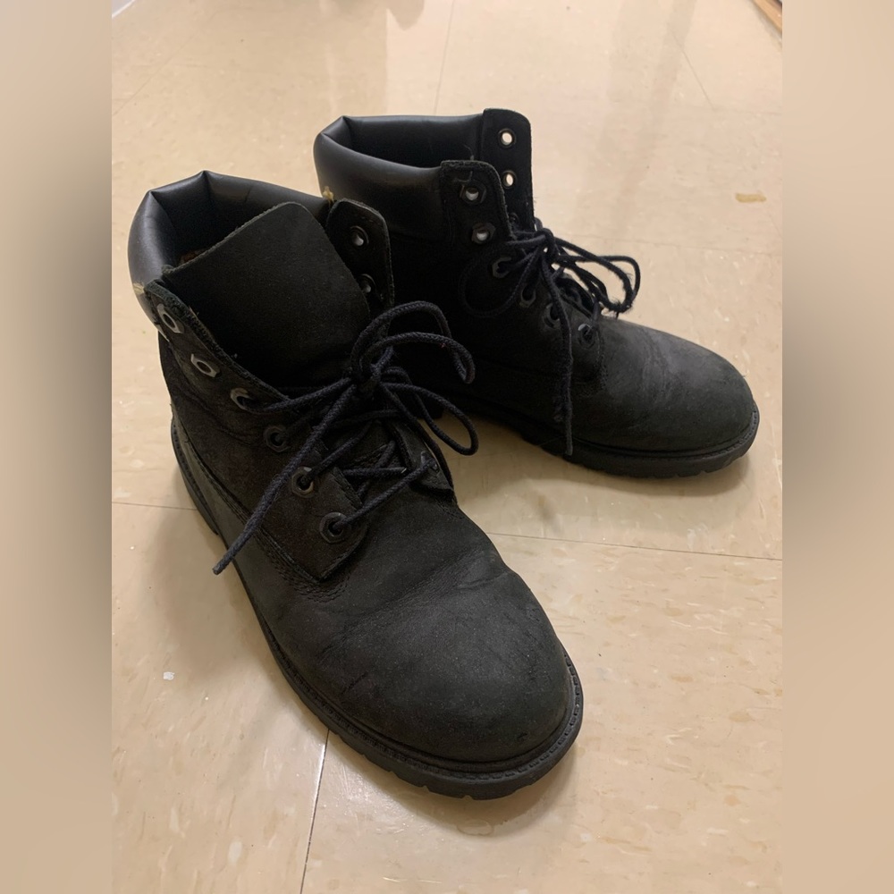 Black Timberlands Boys size 4 (fits womens 6)
